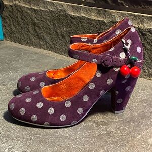 Adorable VTG Poetic License Mary Janes,purple suede w/silver dots,Cherry charm 8